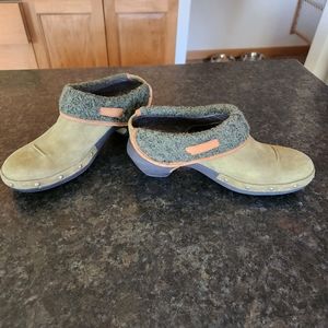Beautiful Merrell, slip on ankle booties.